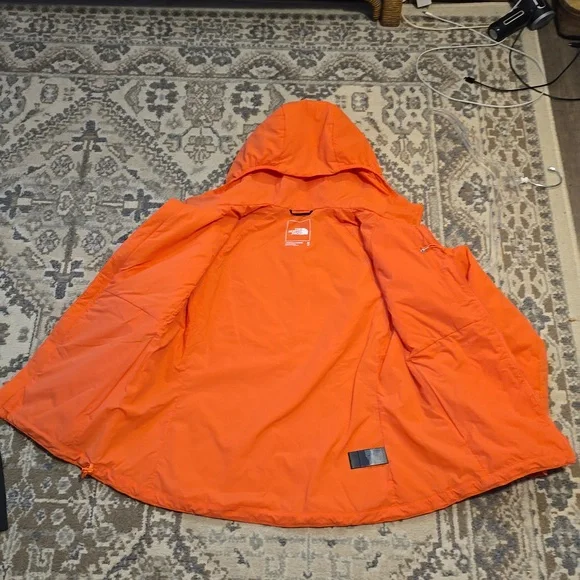 North Face lightweight puffer jacket - Picture 5 of 10